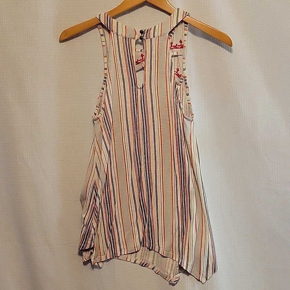 Eyeshadow Sleeveless Top